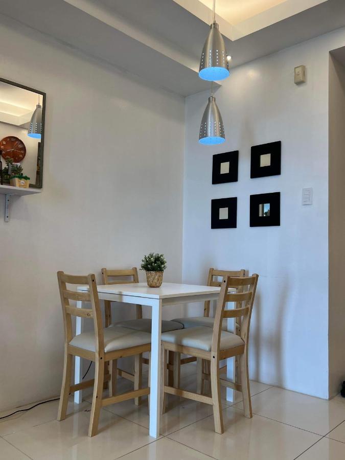 טגאיטאי Ron'S Condo Overlooking The Lake מראה חיצוני תמונה