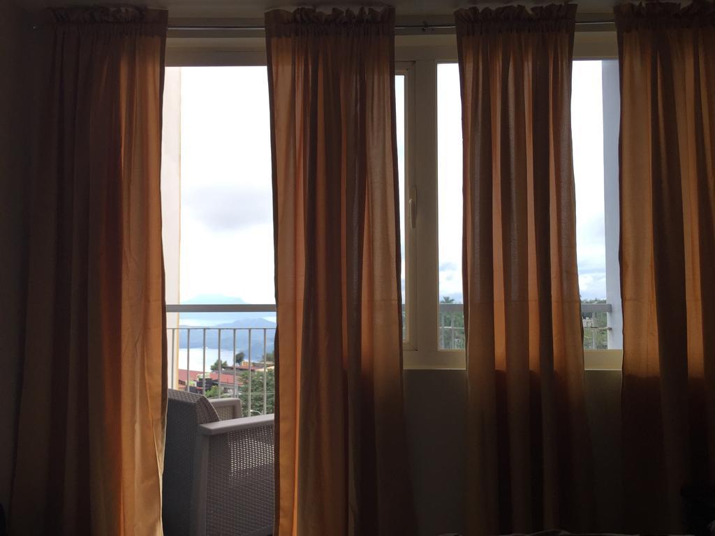 טגאיטאי Ron'S Condo Overlooking The Lake מראה חיצוני תמונה